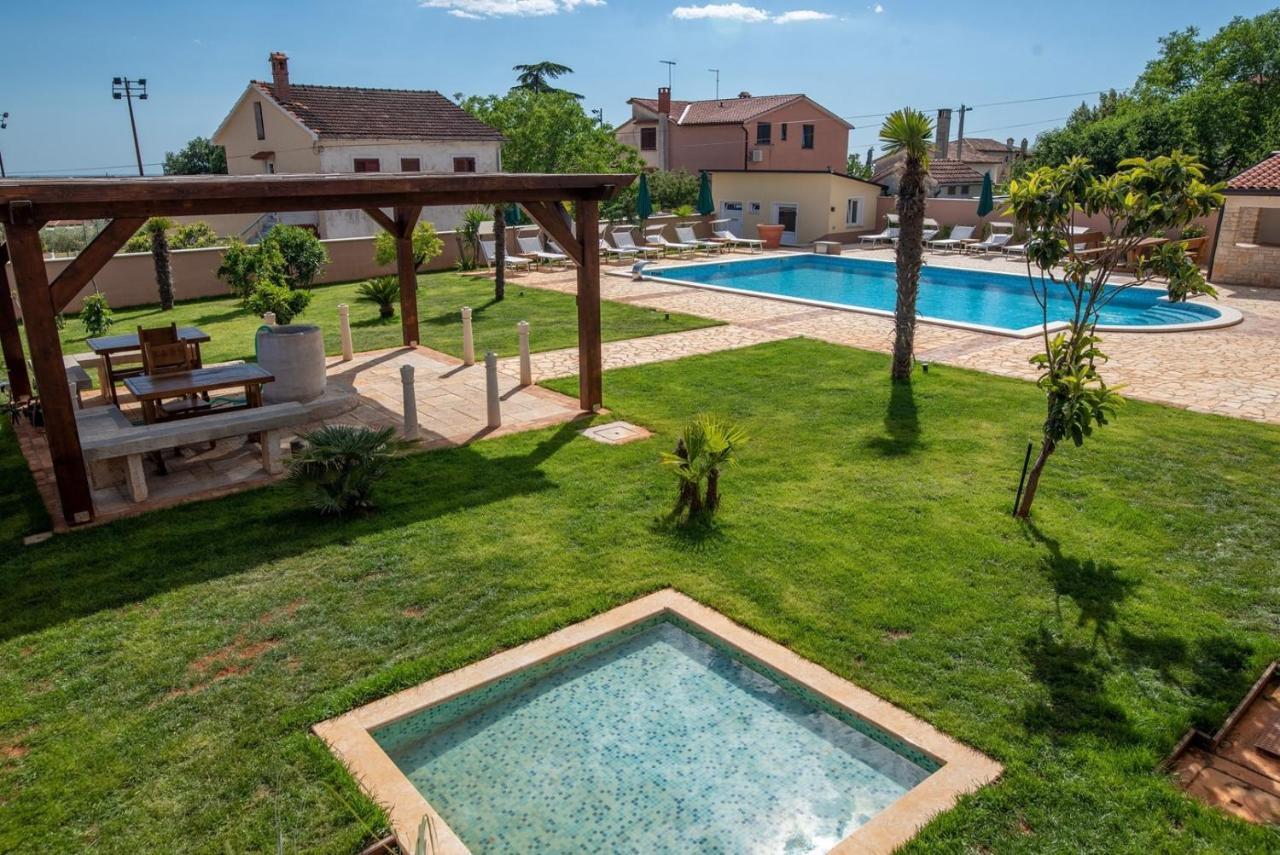Via Flavia With Common Pool Hotel Labinci Екстериор снимка