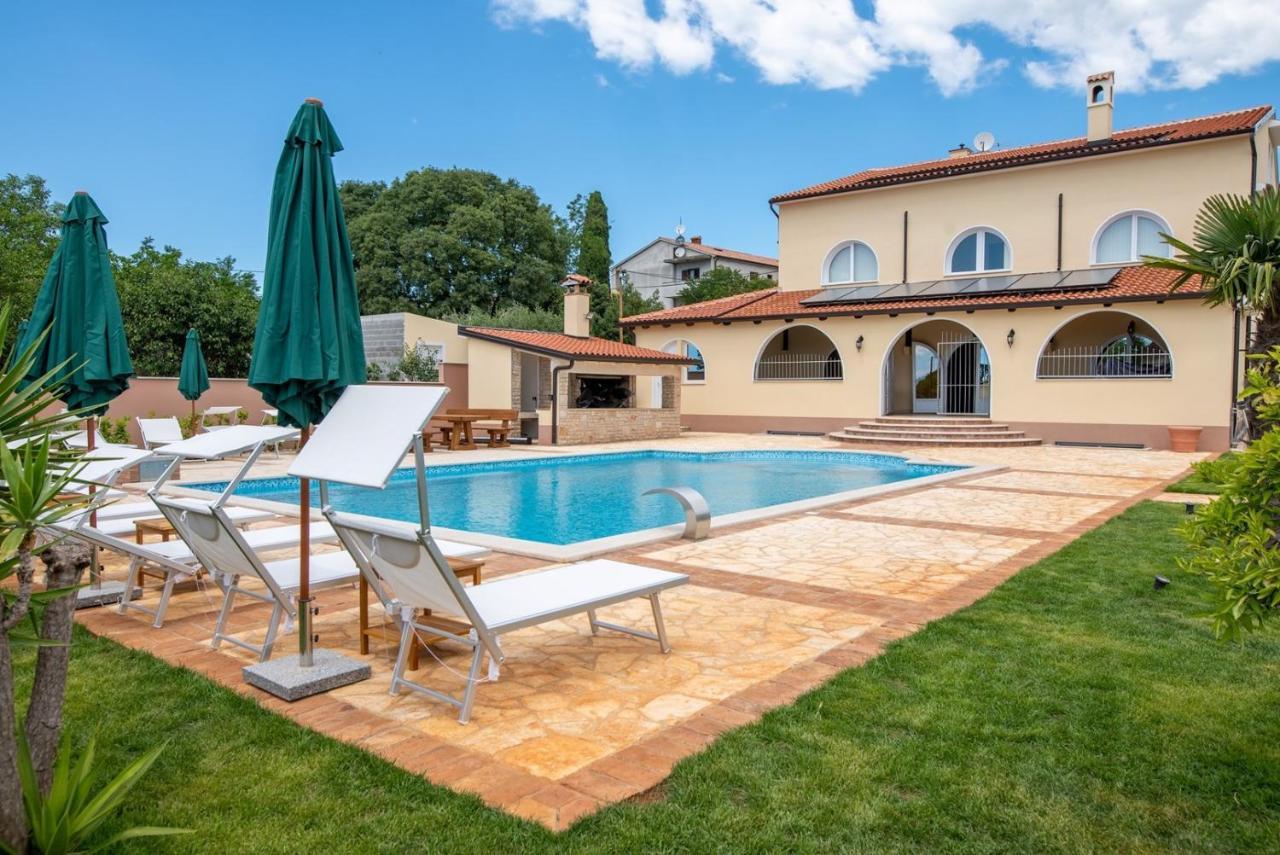 Via Flavia With Common Pool Hotel Labinci Екстериор снимка