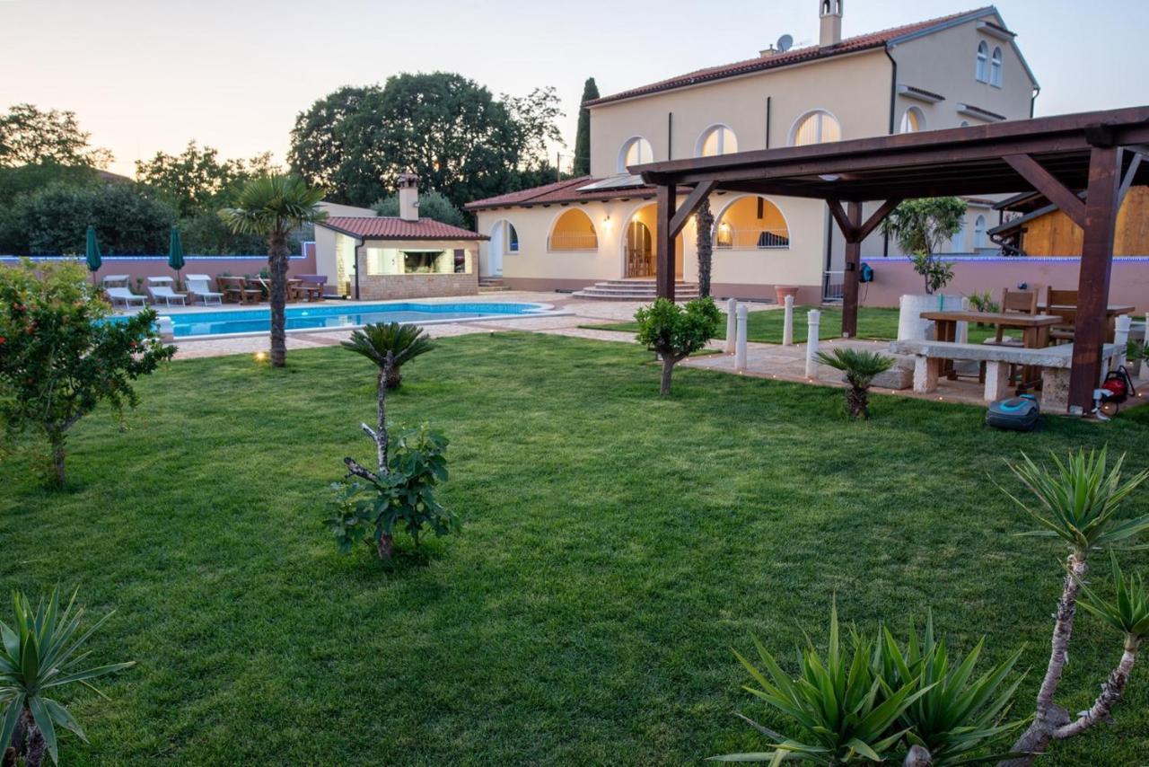 Via Flavia With Common Pool Hotel Labinci Екстериор снимка