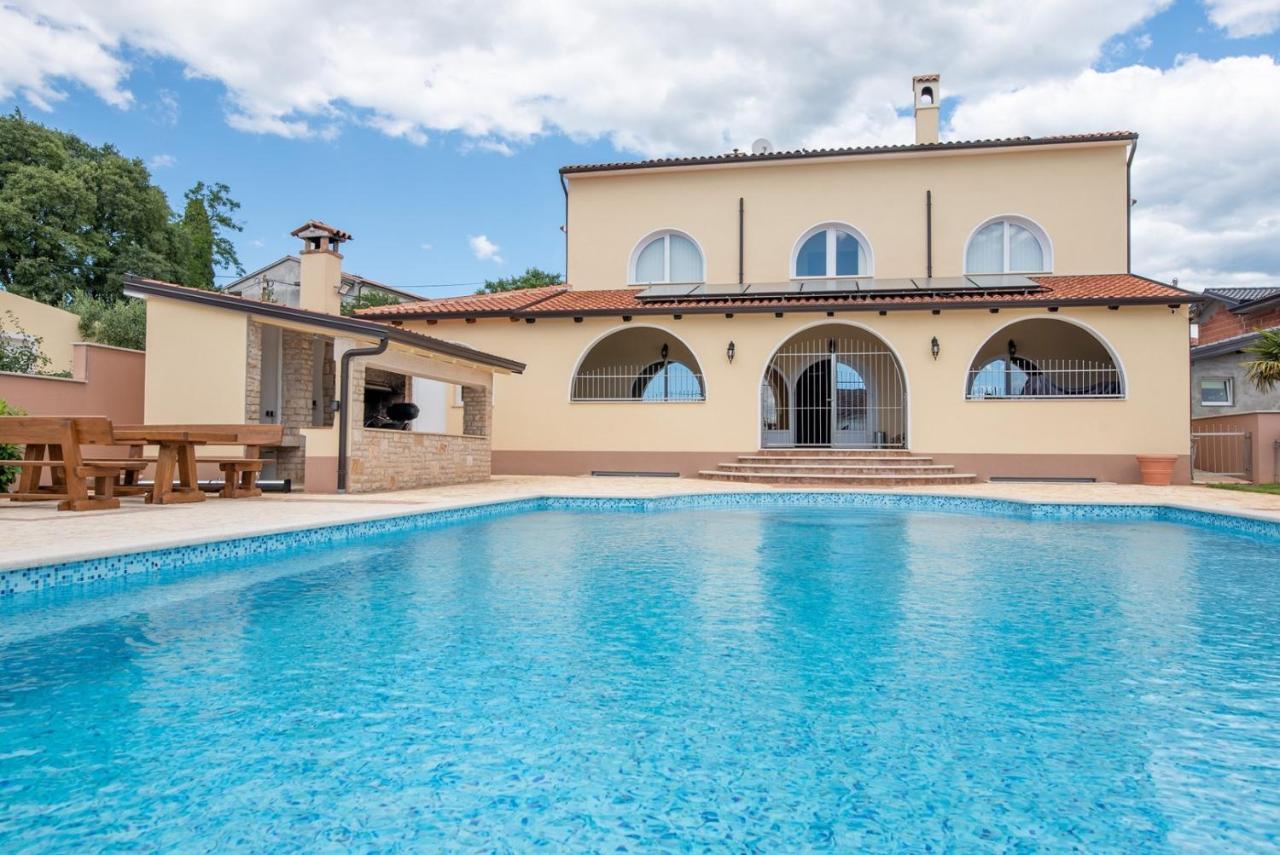 Via Flavia With Common Pool Hotel Labinci Екстериор снимка