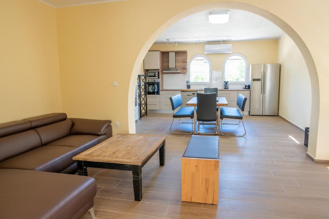 Via Flavia With Common Pool Hotel Labinci Екстериор снимка