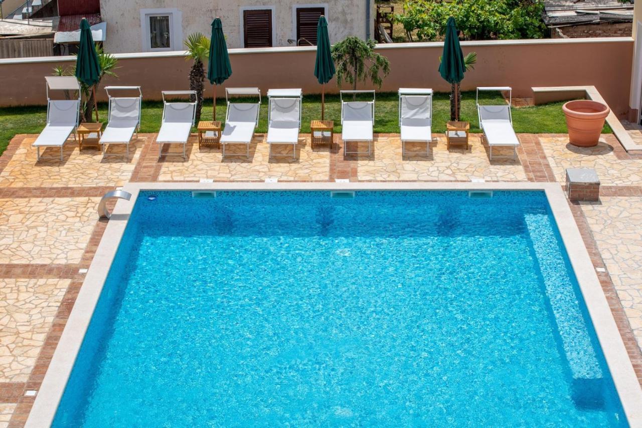 Via Flavia With Common Pool Hotel Labinci Екстериор снимка
