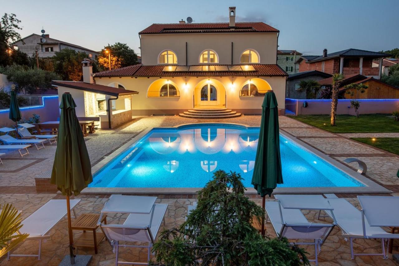 Via Flavia With Common Pool Hotel Labinci Стая снимка