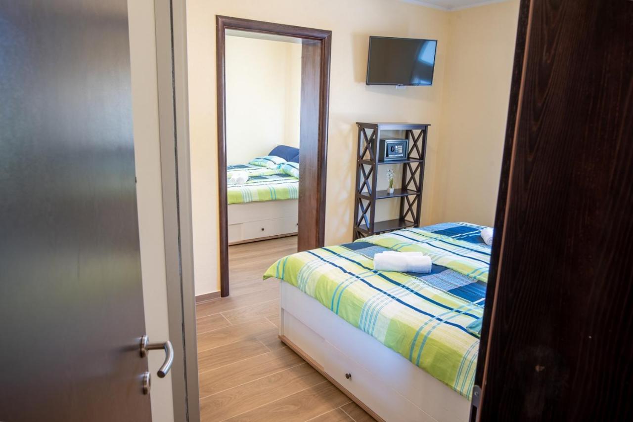 Via Flavia With Common Pool Hotel Labinci Стая снимка
